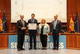 <div class=lightGallery-captions><p>Premio Supercuidadores para Fraternidad-Muprespa </p><p>La Mutua recibió el primer accésit en la 5ª Edición de los Premios Supercuidadores, en la categoría “Sector asegurador” en un acto el Ministerio de Sanidad. Recogió el premio Manuel Porrúa, director del Centro de RRHH y RSC de la Mutua</p><h4>Material cedido por 275 - FRATERNIDAD - MUPRESPA</h4><span>2019</span></div>